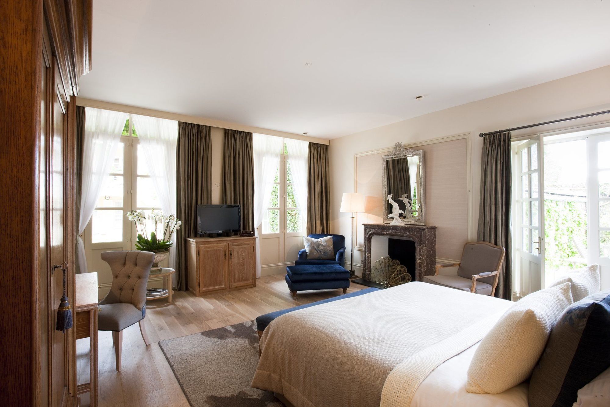 Hotel Chateau La Cheneviere 5*