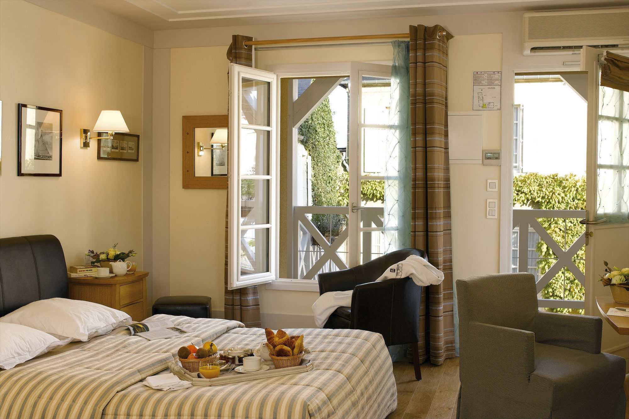Hotel Chateau La Cheneviere 5*